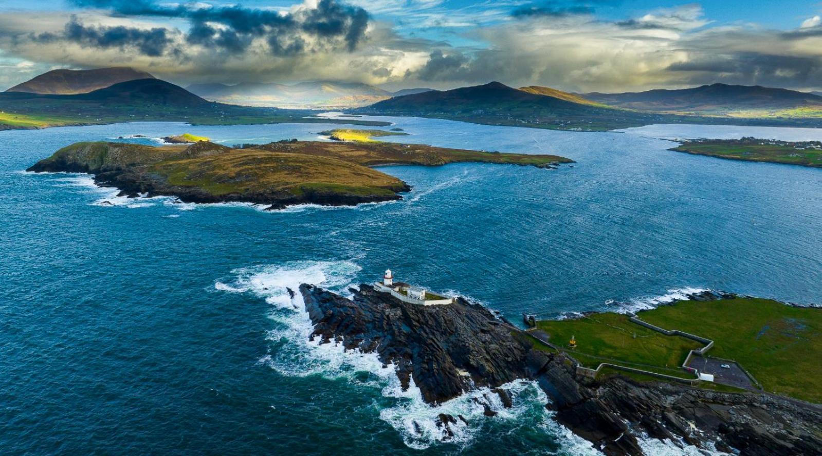 Double Decker Bus At Valentia Island Escape Hotell Chapeltown Eksteriør bilde