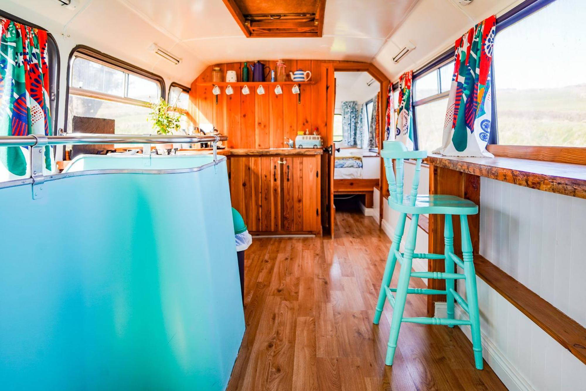 Double Decker Bus At Valentia Island Escape Hotell Chapeltown Eksteriør bilde